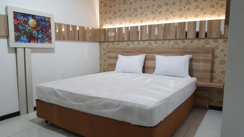 Omah Seroja Hotel Semarang Luaran gambar